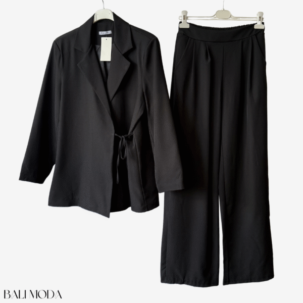 طقم كلاسيكي من قطعتين