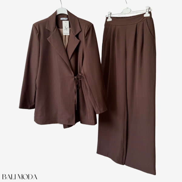 طقم كلاسيكي من قطعتين