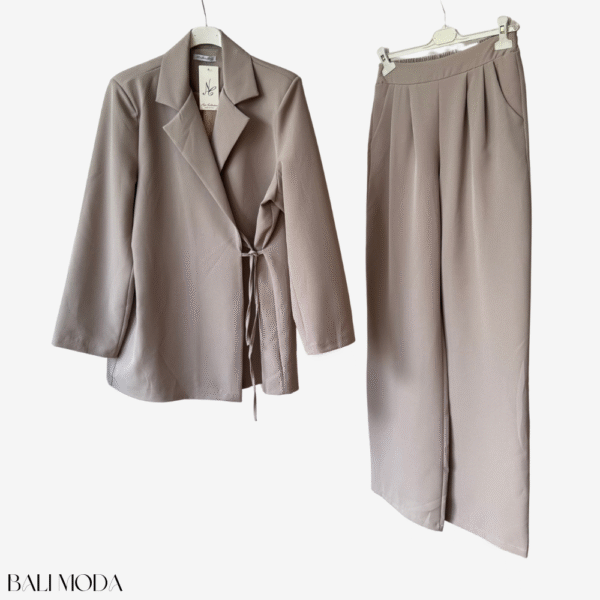 طقم كلاسيكي من قطعتين