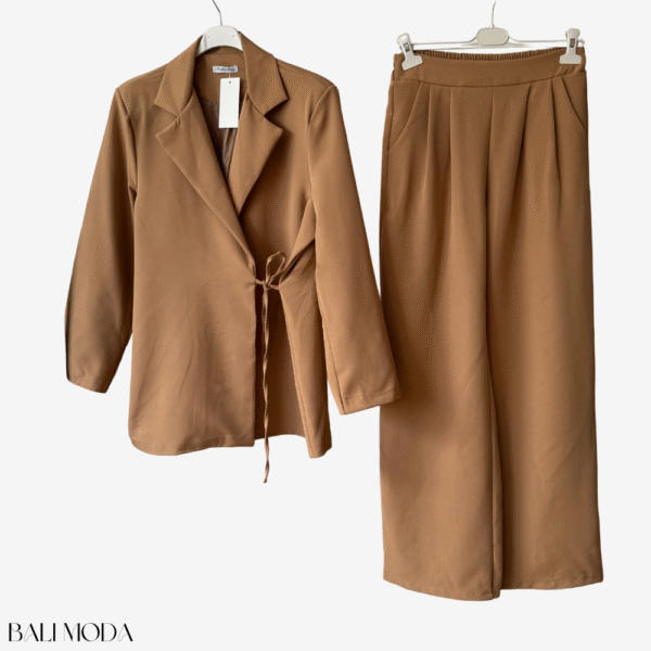 طقم كلاسيكي من قطعتين