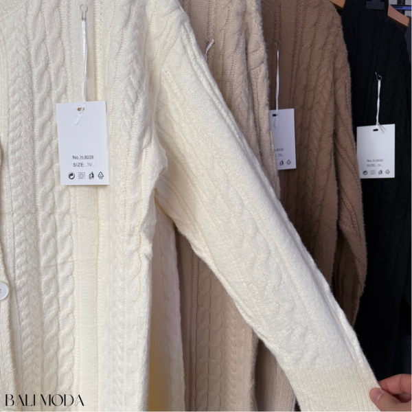 طقم من الصوف الناعم