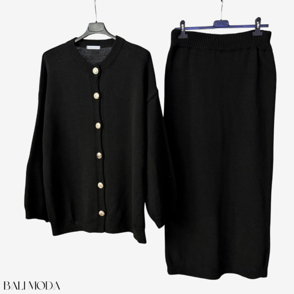 طقم كارديغان وتنورة صوف