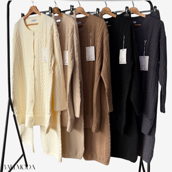 طقم من الصوف الناعم