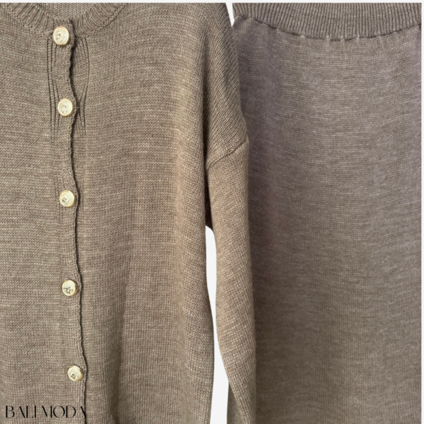 طقم كارديغان وتنورة صوف