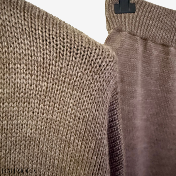 طقم كارديغان وتنورة صوف