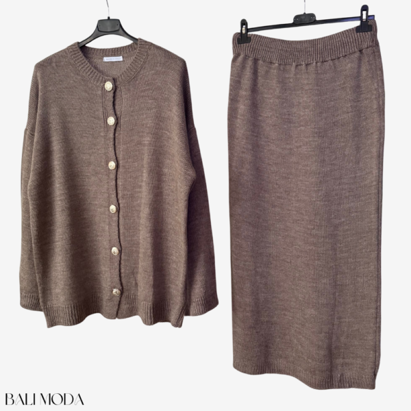 طقم كارديغان وتنورة صوف